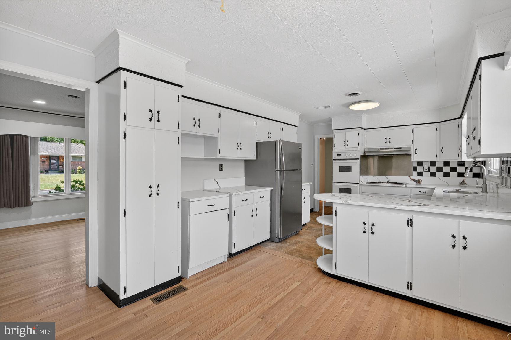 4202 Yates Road Beltsville, MD 20705 - Photo 7 of 31 Charming kitchen with classic design.
