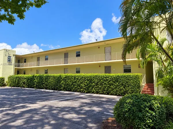$2,000 | 520 Northeast 38th Street, Unit 11, Miami, FL 33137