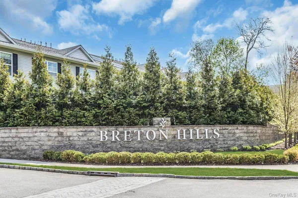 $669,000 | 704 Breton Way, Unit 704, Glen Cove, NY 11542