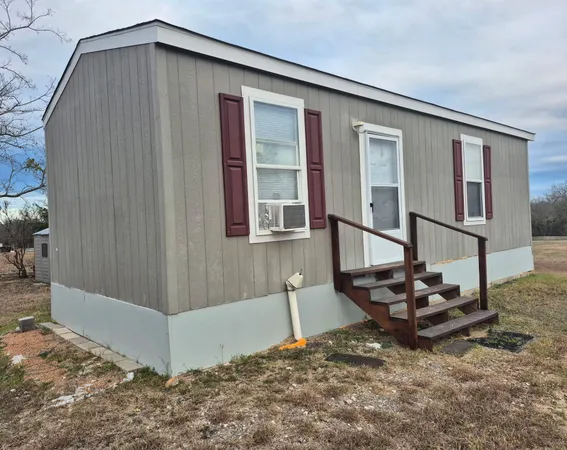 $1,250 | 222 Shadow Oaks Drive, Unit B, Elgin, TX 78621