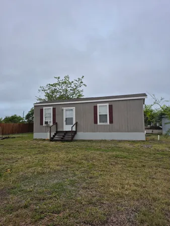 $1,250 | 222 Shadow Oaks Drive, Unit B, Elgin, TX 78621