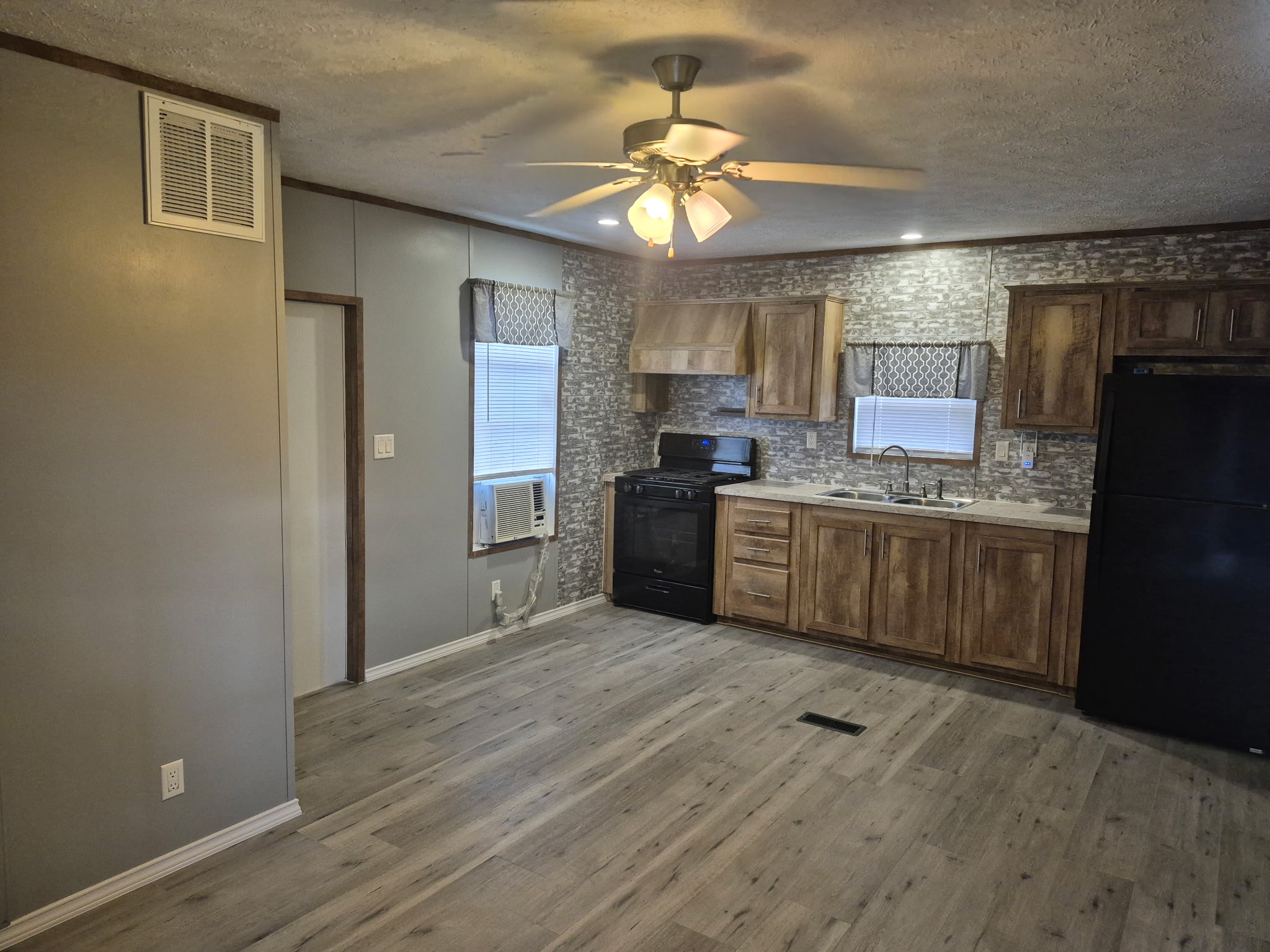 222 Shadow Oaks Drive, Unit B Elgin, TX 78621 - Photo 4 of 10