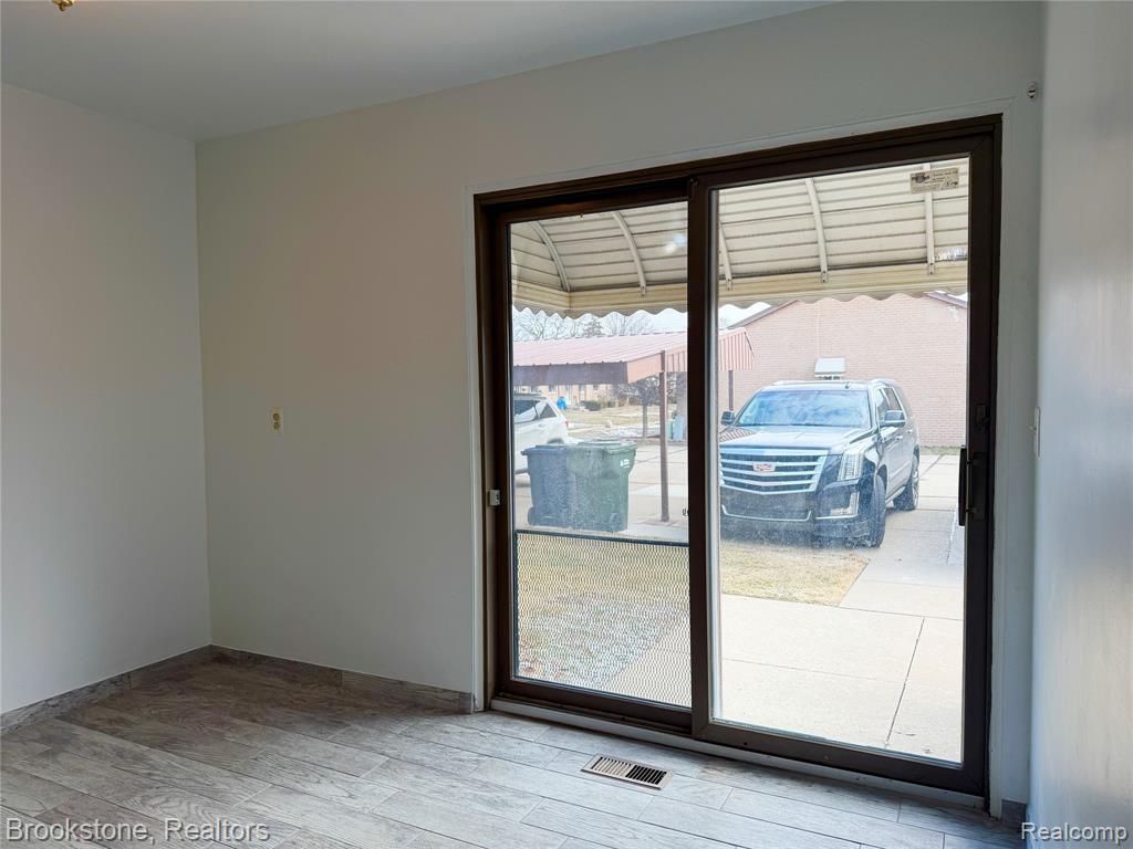 8401 18 18 Mile Road, Unit 196 Sterling Heights, MI 48313 - Photo 10 of 16