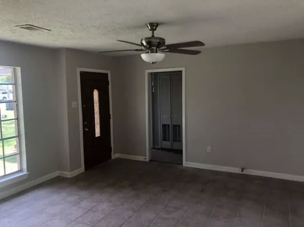 $1,795 | 306 Tennyson Street, San Leon, TX 77539