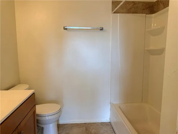 $1,250 | 2908 Destrehan Avenue, Unit D, Harvey, LA 70058