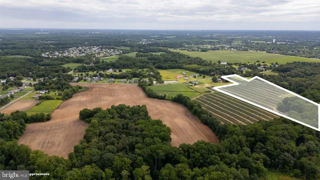 a view of a tennis court