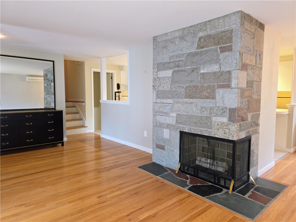 40 Russet Way Cranston, RI 02920 - Photo 3 of 35
