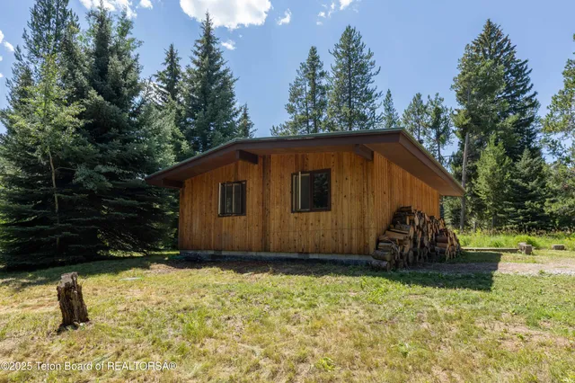 $2,065,000 | 6255 Heck Of A Hill Road, Wilson, WY 83014
