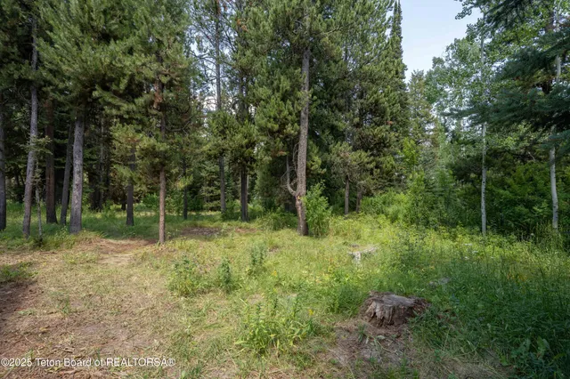 $2,065,000 | 6255 Heck Of A Hill Road, Wilson, WY 83014