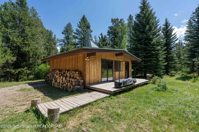 $2,065,000 | 6255 Heck Of A Hill Road, Wilson, WY 83014