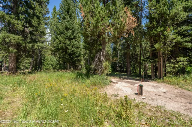 $2,065,000 | 6255 Heck Of A Hill Road, Wilson, WY 83014