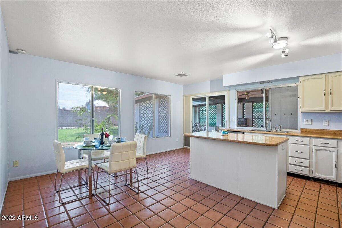3709 West Calavar Road Phoenix, AZ 85053 - Photo 3 of 20 Dining Area