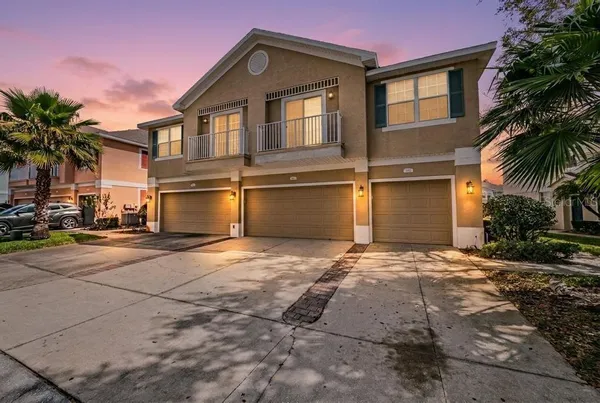 a front view of house with yard