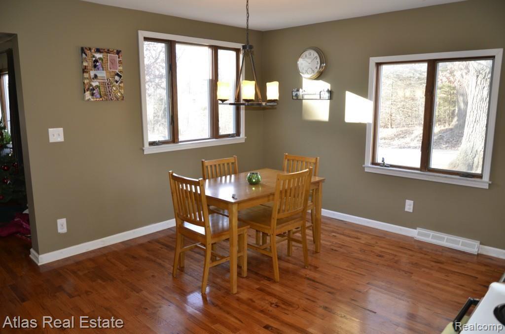 7081 Washburn Road Goodrich, MI 48438 - Photo 6 of 12 Dining