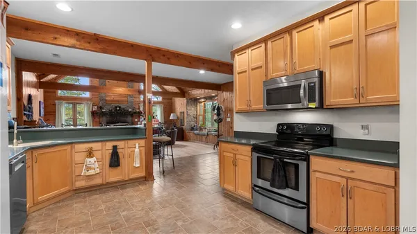 $550,000 | 147 West Cross Fox Trail, Camdenton, MO 65020