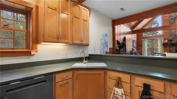 $550,000 | 147 West Cross Fox Trail, Camdenton, MO 65020