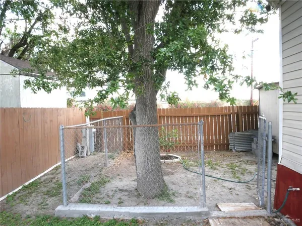 $1,200 | 2011 Oliva Street, Edinburg, TX 78539