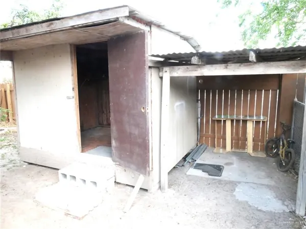 $1,200 | 2011 Oliva Street, Edinburg, TX 78539