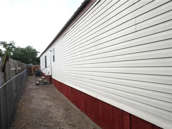 $1,200 | 2011 Oliva Street, Edinburg, TX 78539