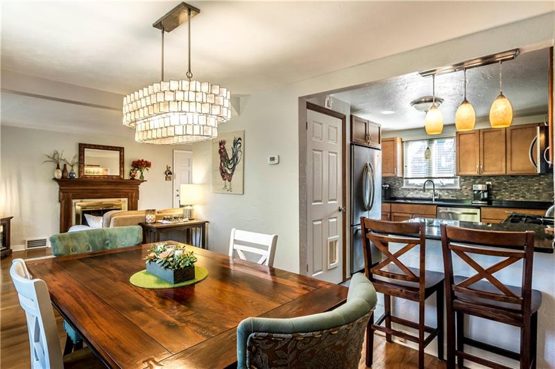 498 Edgeridge Road Pittsburgh, PA 15228 - Photo 11 of 25 Dining Room Area