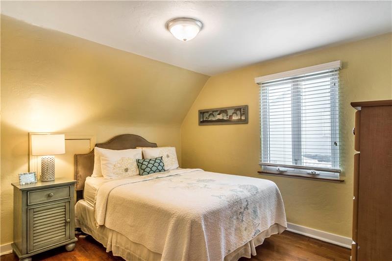 498 Edgeridge Road Pittsburgh, PA 15228 - Photo 17 of 25 2nd Bedroom