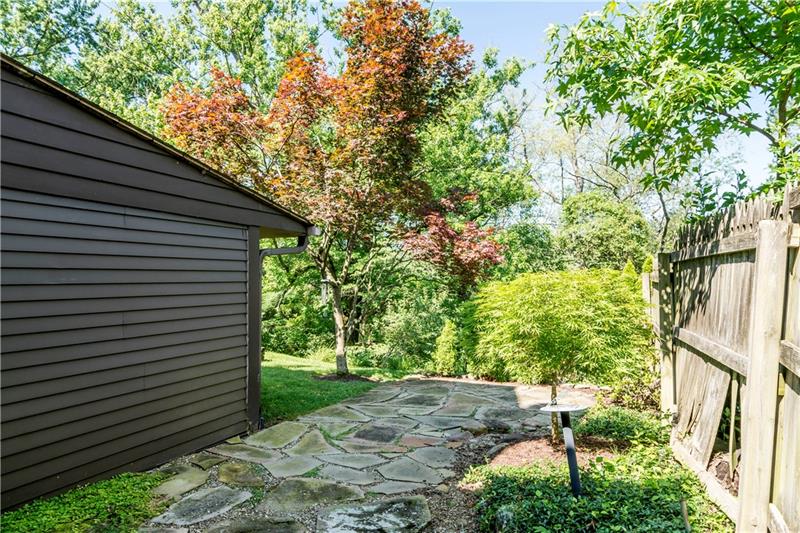 498 Edgeridge Road Pittsburgh, PA 15228 - Photo 21 of 25 Outdoor Patio Area