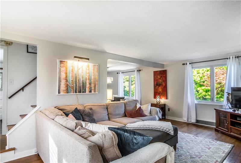 498 Edgeridge Road Pittsburgh, PA 15228 - Photo 6 of 25 Spacious Living Room Area