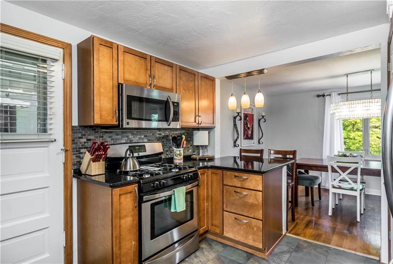 498 Edgeridge Road Pittsburgh, PA 15228 - Photo 8 of 25 Quartz Counter Tops
