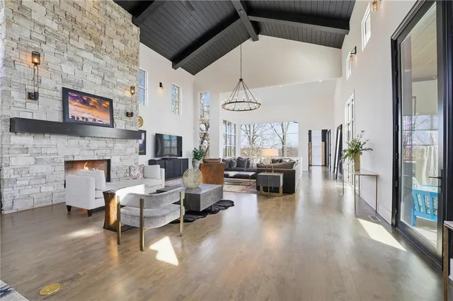 $1,875,000 | 6949 Watson's Country Lane, Parkville, MO 64152