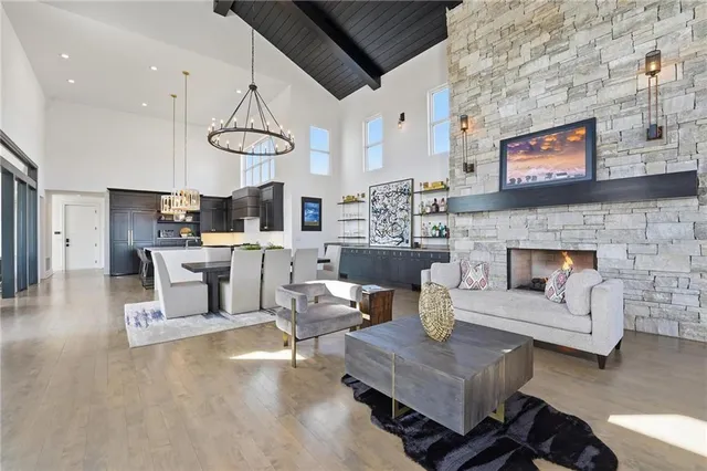 $1,875,000 | 6949 Watson's Country Lane, Parkville, MO 64152