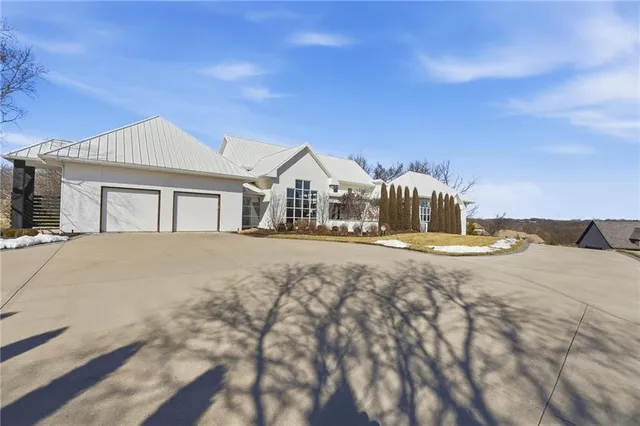$1,875,000 | 6949 Watson's Country Lane, Parkville, MO 64152