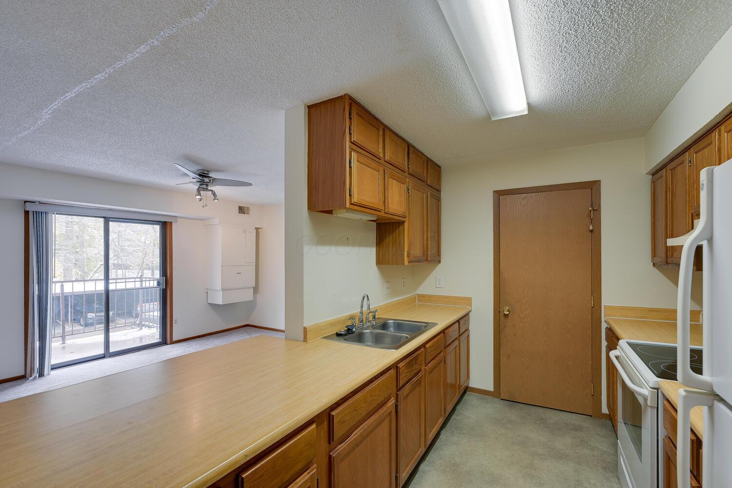 4145 Karl Road, Unit 223 Columbus, OH 43224 - Photo 13 of 31 4145 Karl Rd Columbus OH 43224-large-006