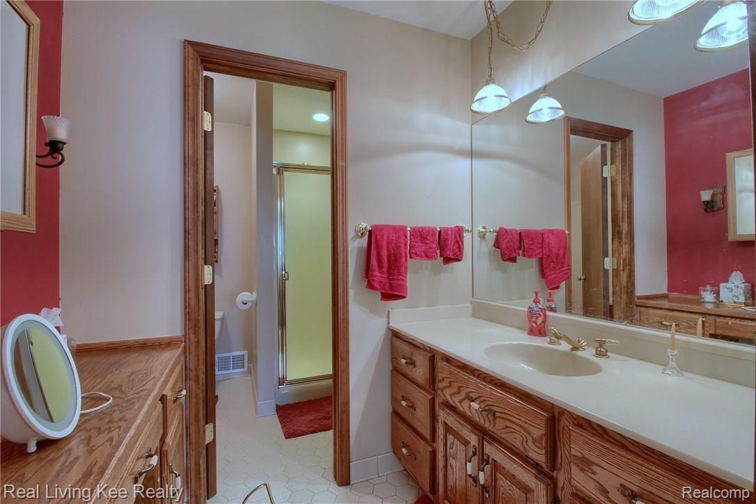 70400 Dequindre Road Romeo, MI 48065 - Photo 12 of 25 Master_Bathroom.jpg