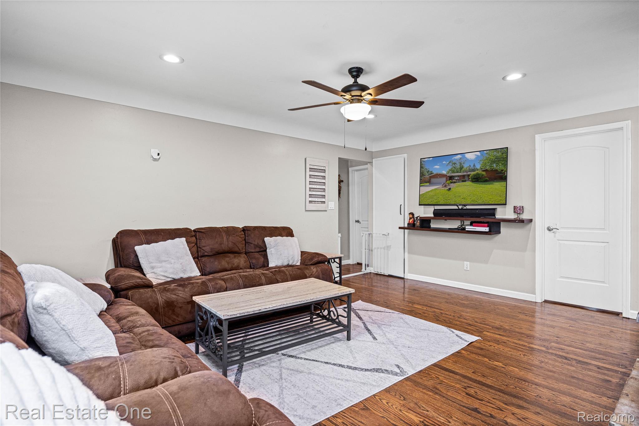 2810 Walbridge Drive Rochester, MI 48307 - Photo 8 of 58 Spacious living area featuring polished wood flooring, a ceiling fan with integrated lighting, recessed lighting, white trim work, and a wall-mounted media console