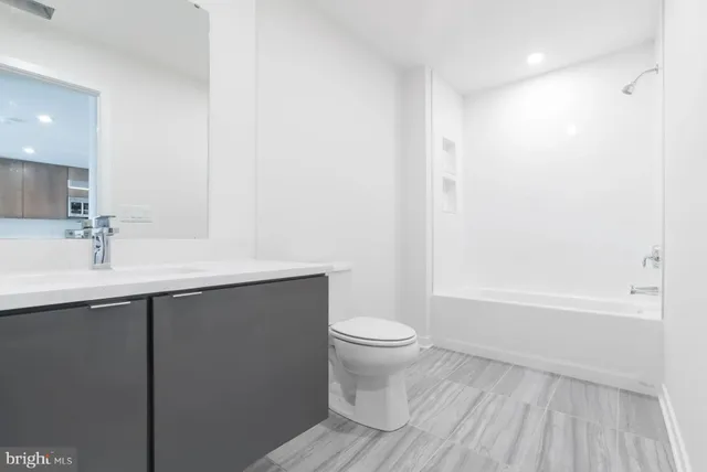 $2,125 | 2501 Washington Avenue, Unit 2B214, Philadelphia, PA 19146