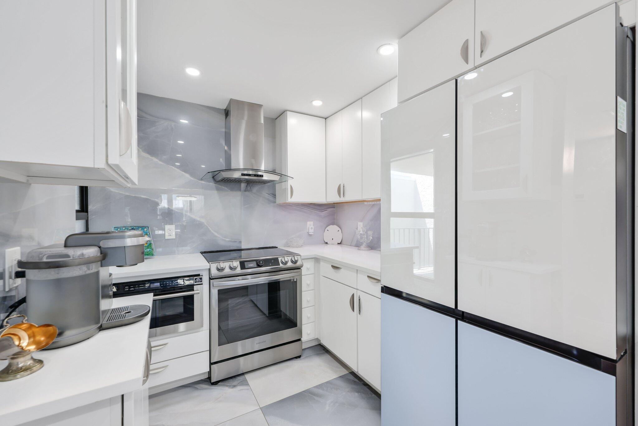 12 Royal Palm Way, Unit 605 Boca Raton, FL 33432 - Photo 11 of 47 a kitchen with a stove and a refrigerator