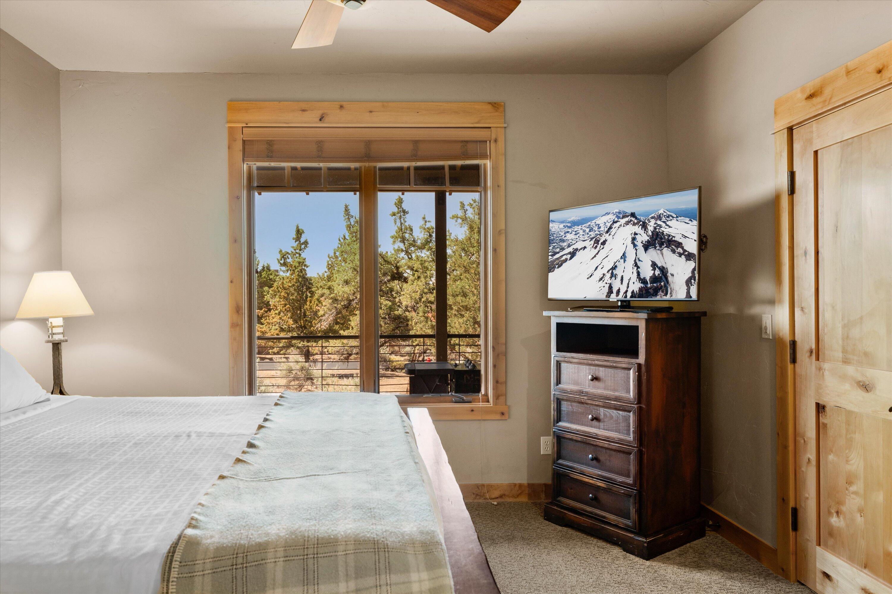 16711 Southwest Brasada Rnch Road, Unit CABIN 73 Powell Butte, OR 97753 - Photo 11 of 36 Primary Bedroom B
