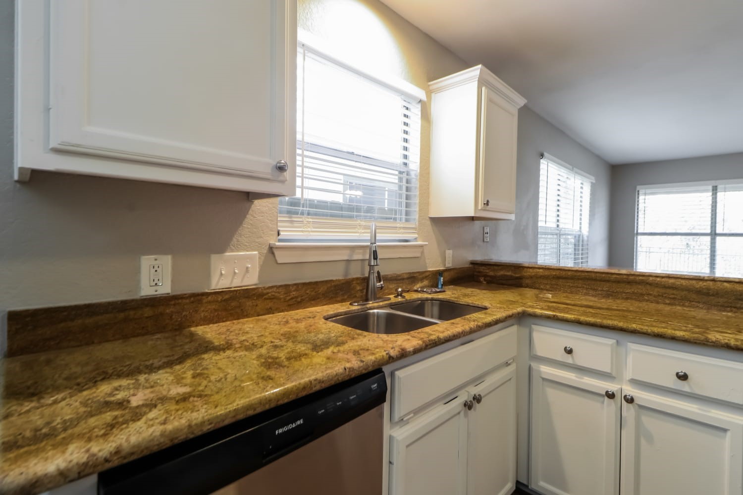 2221 Jasmine Path Round Rock, TX 78664 - Photo 7 of 18