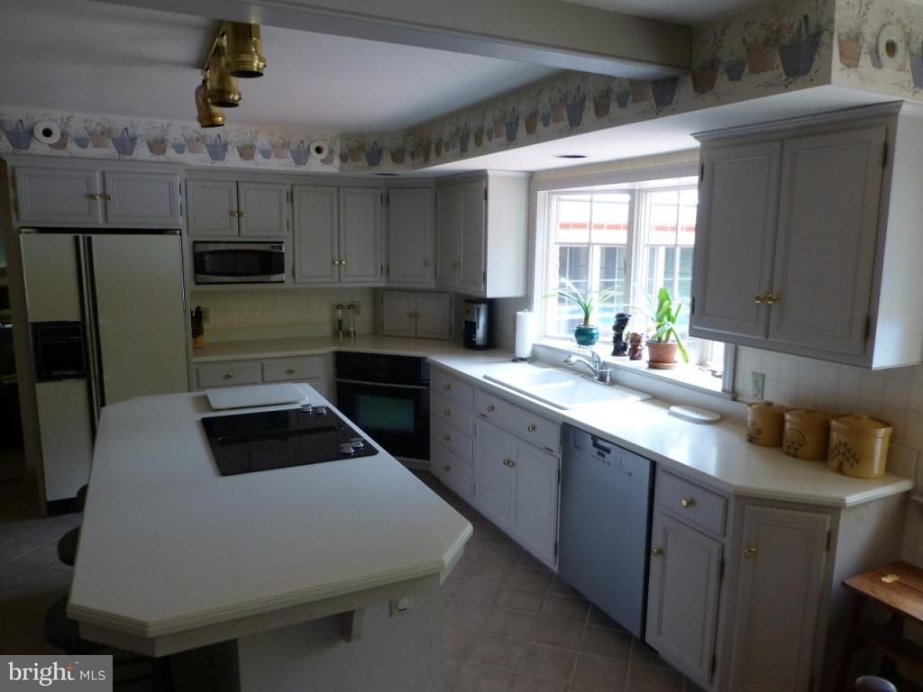 1252 Hunsicker Road Lancaster, PA 17601 - Photo 11 of 36