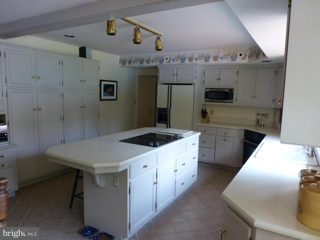 1252 Hunsicker Road Lancaster, PA 17601 - Photo 12 of 36
