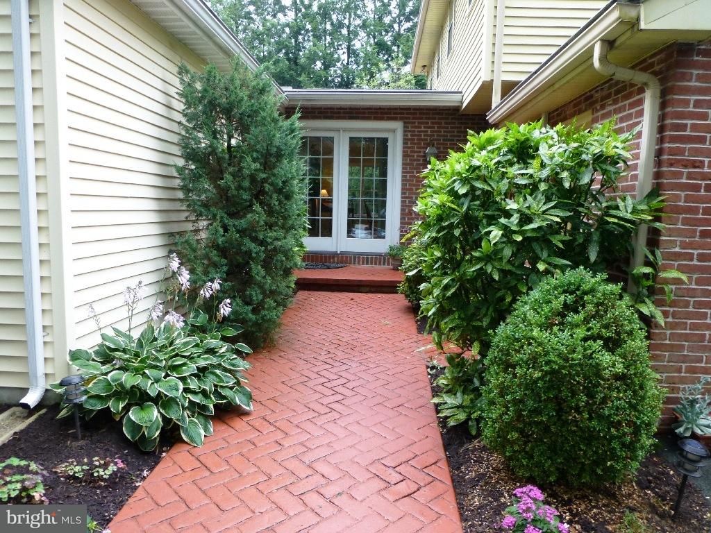 1252 Hunsicker Road Lancaster, PA 17601 - Photo 3 of 36