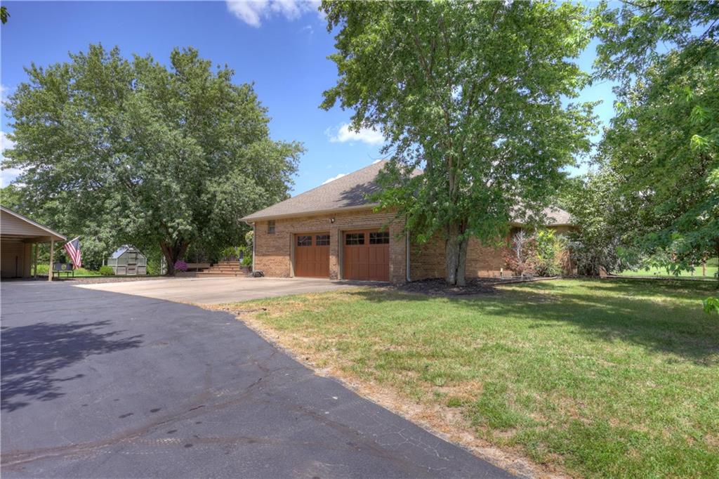 1426 East State Line Road Baxter Springs, KS 66713 - Photo 5 of 71