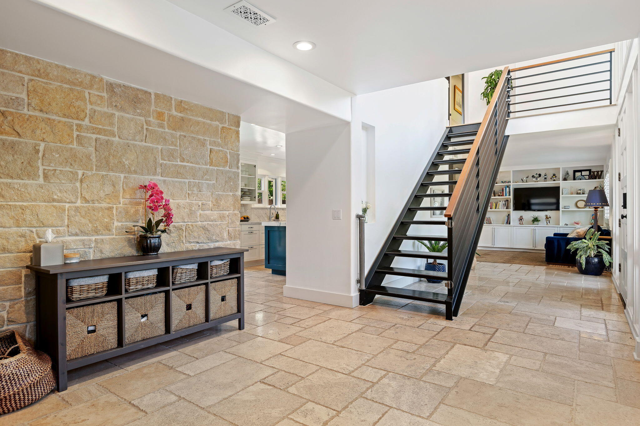 809 Willowglen Road Santa Barbara, CA 93105 - Photo 9 of 50 Foyer