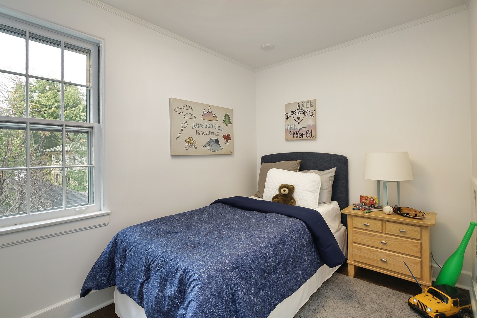206 Sheridan Road Winnetka, IL 60093 - Photo 13 of 20 a bed room with a bed and a window