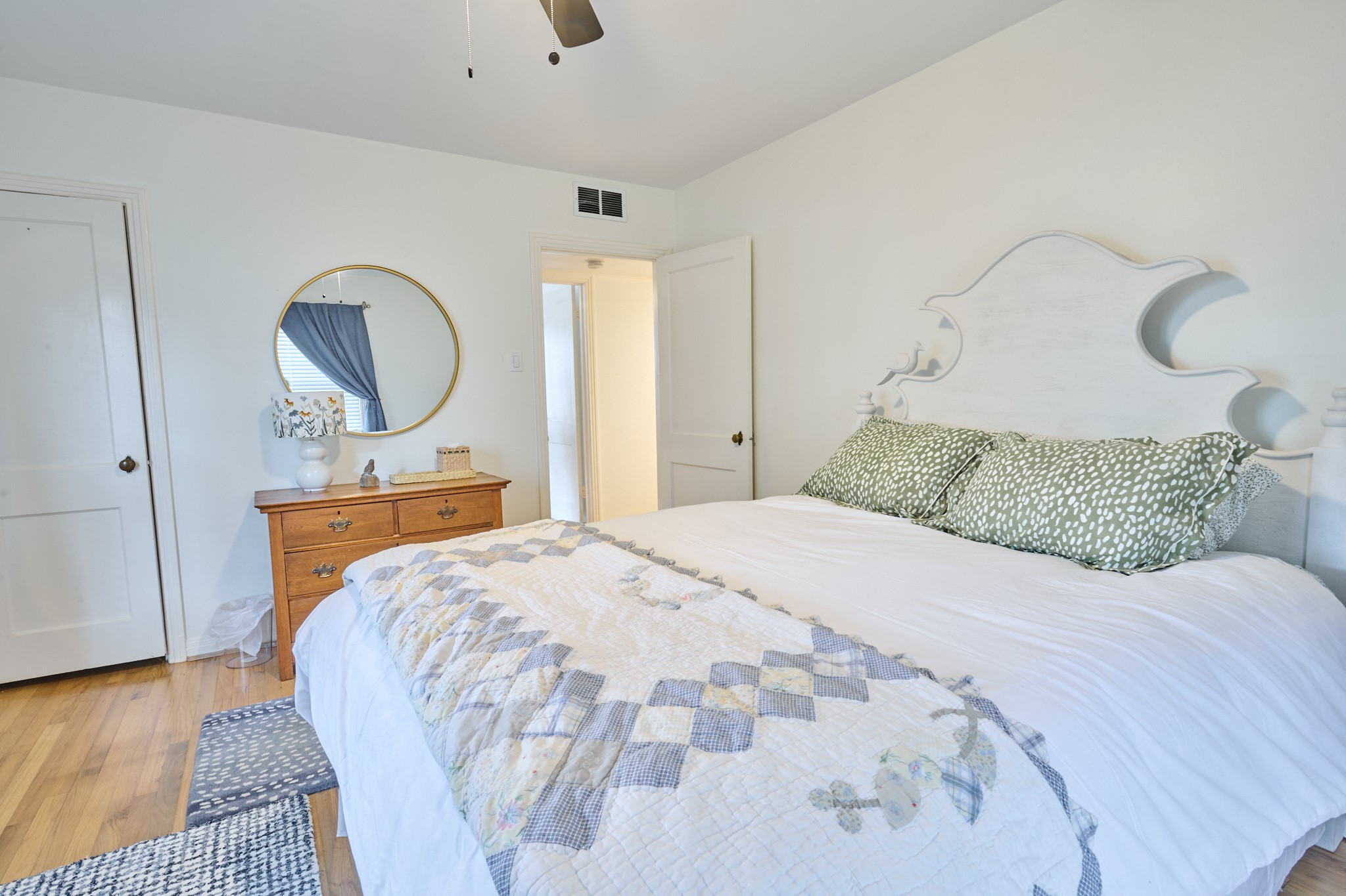 2315 Branard Street Houston, TX 77098 - Photo 18 of 22 Warm, natural light