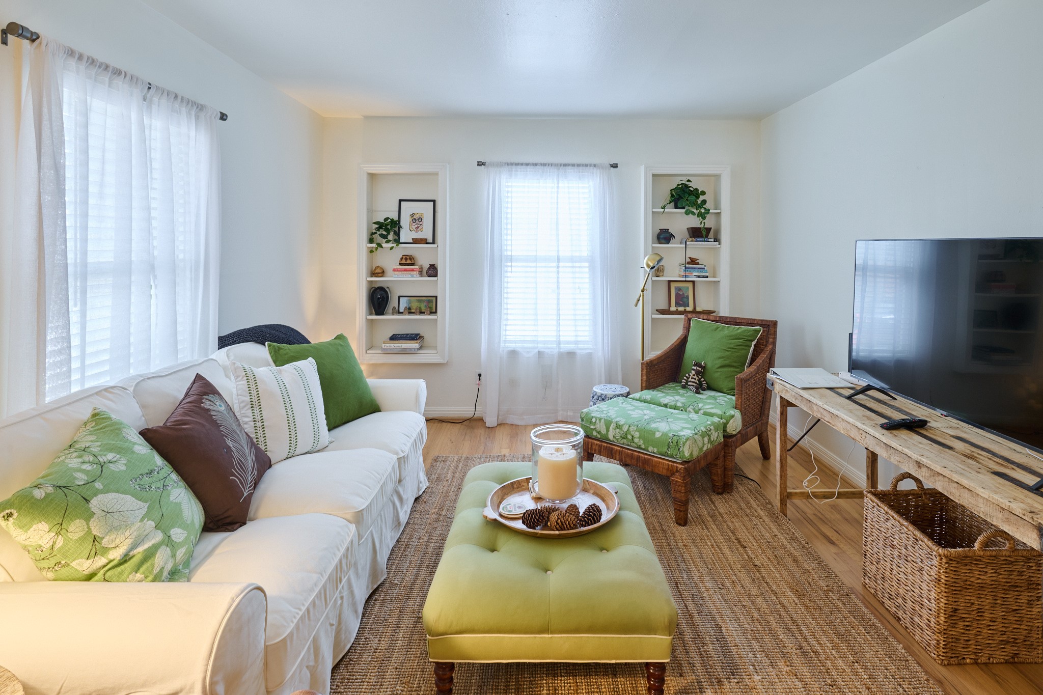 2315 Branard Street Houston, TX 77098 - Photo 2 of 22 Inviting Livingroom