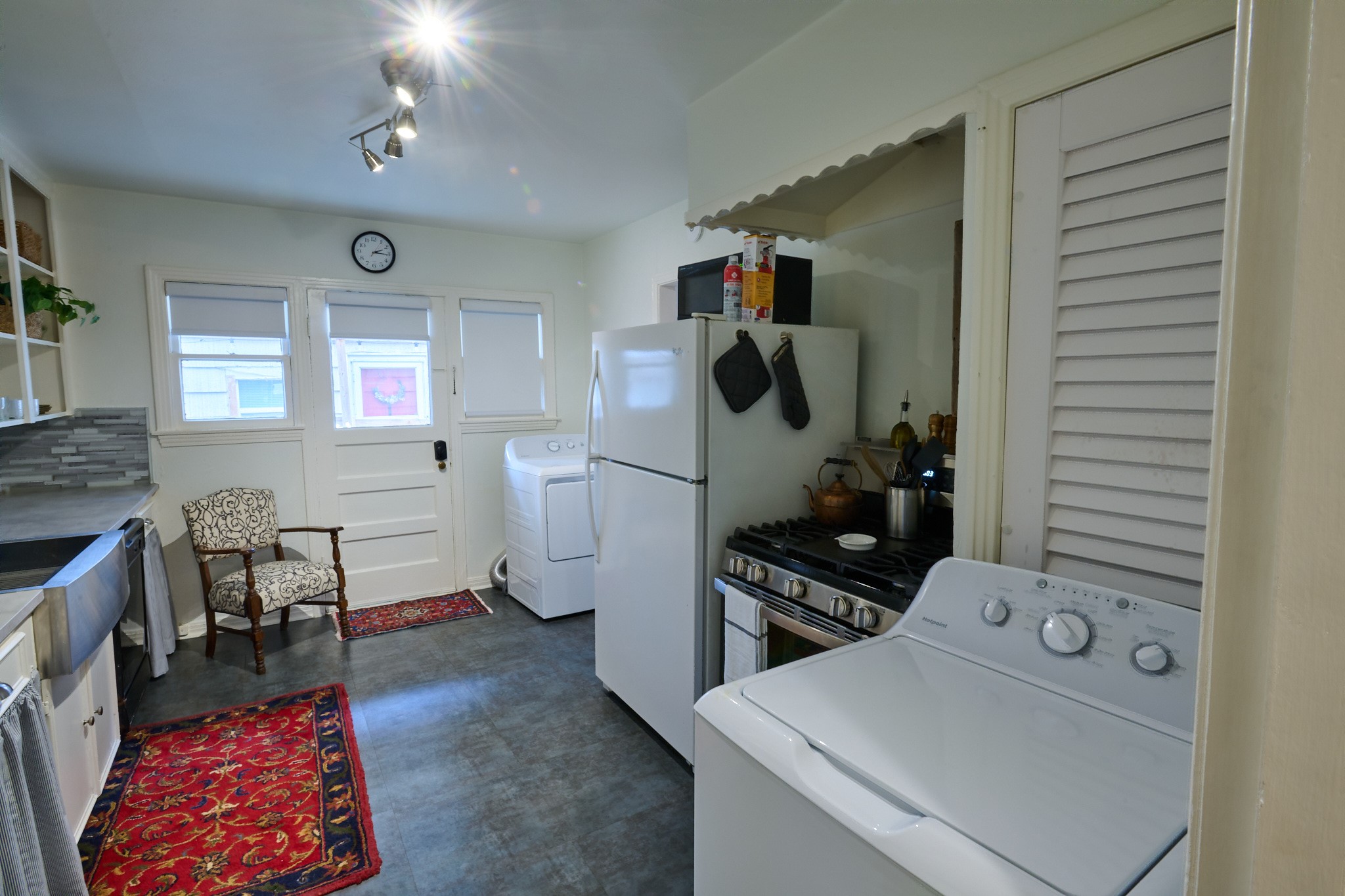 2315 Branard Street Houston, TX 77098 - Photo 7 of 22 Fully Equipped Kitchen with washer and dryer