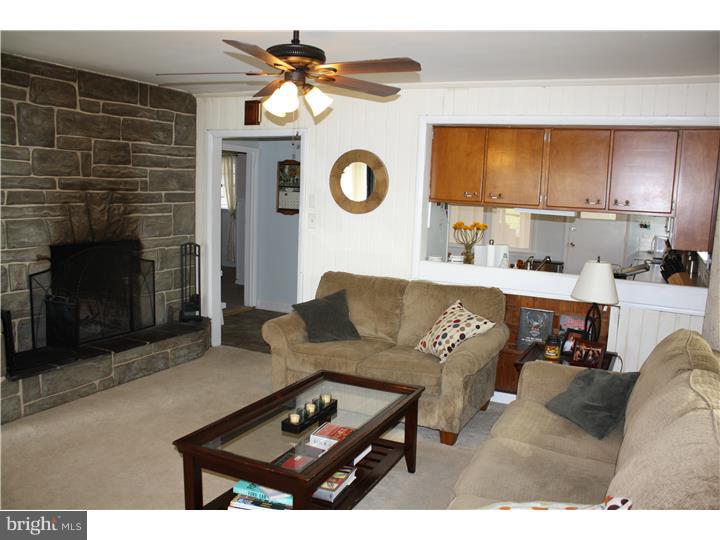 127 Point Airy Road Woodstown, NJ 08098 - Photo 6 of 25 Family Room