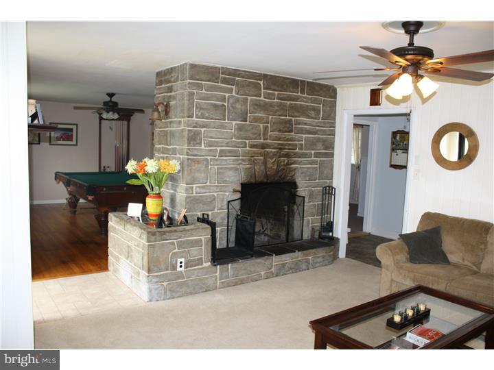 127 Point Airy Road Woodstown, NJ 08098 - Photo 7 of 25 Family Room