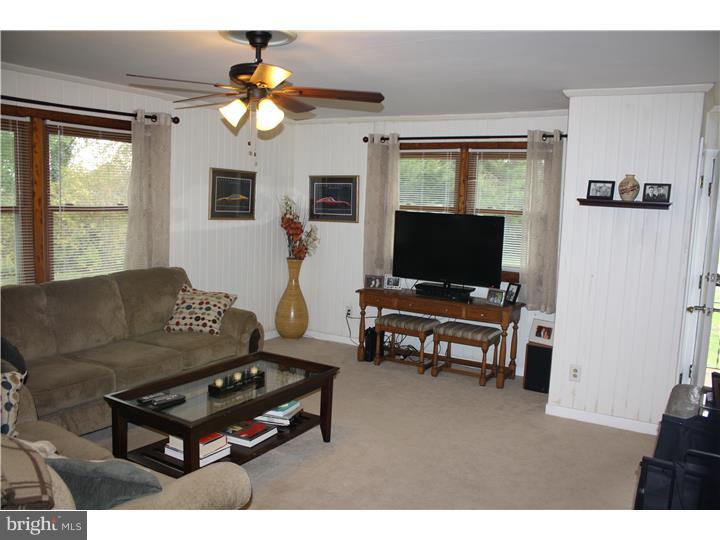 127 Point Airy Road Woodstown, NJ 08098 - Photo 8 of 25 Family Room